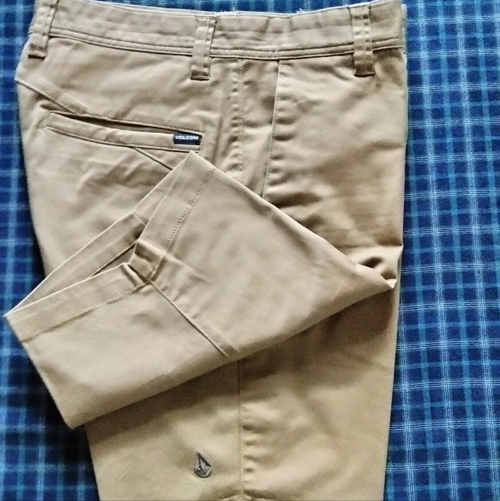 Volcom shorts - Picture 8 of 13
